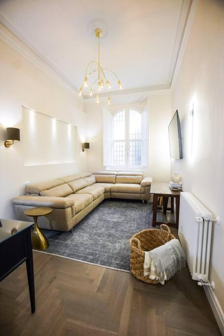3 Bedroom Modern Luxury In Apartamento Florencia